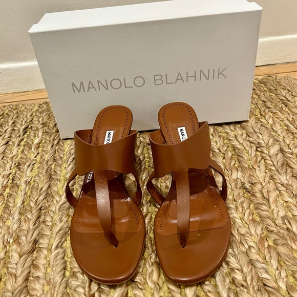 Manolo Blahnik Brown Leather 50 mm Kitten Heel Sandals - New in Box - Size 7 - Picture 2 of 3